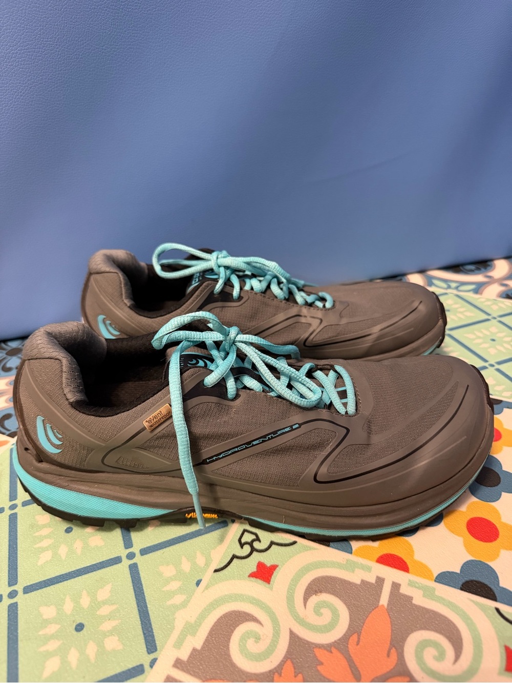 Women’s Topo Gray Athletic Shoes with Teal Accents